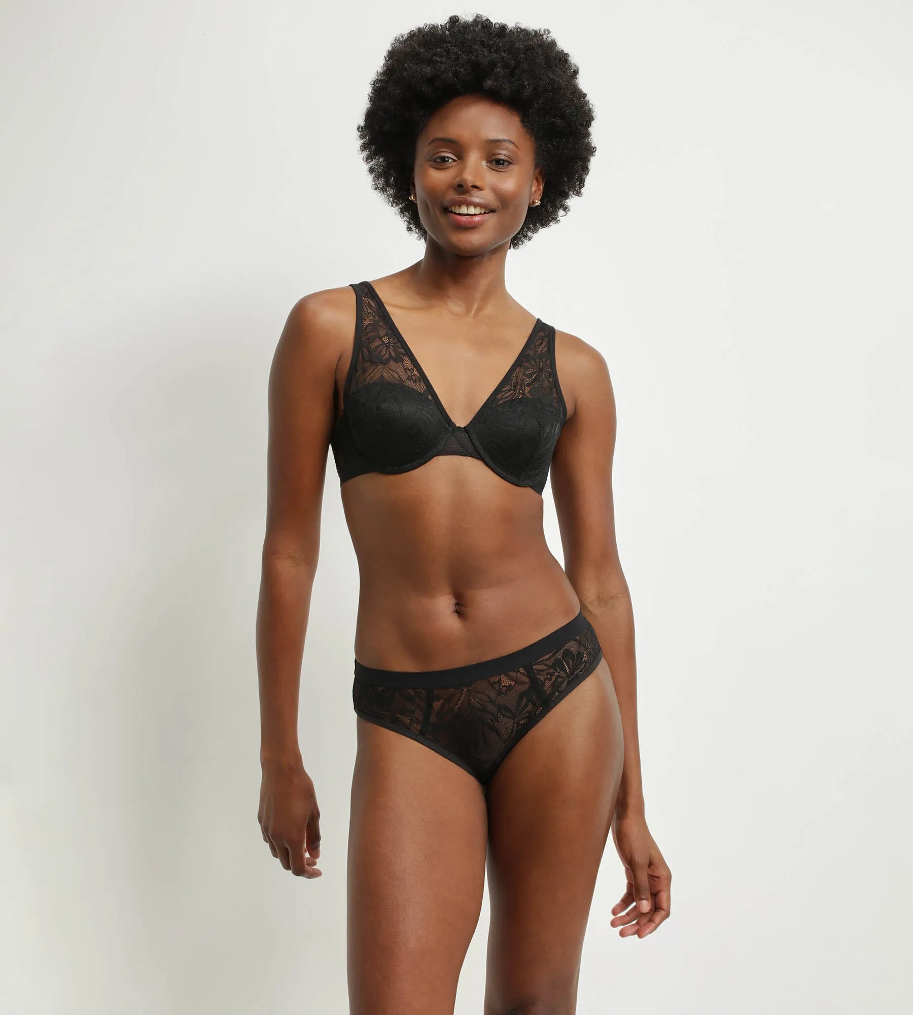 Black lace scarf bra with Mod foliage by Dim