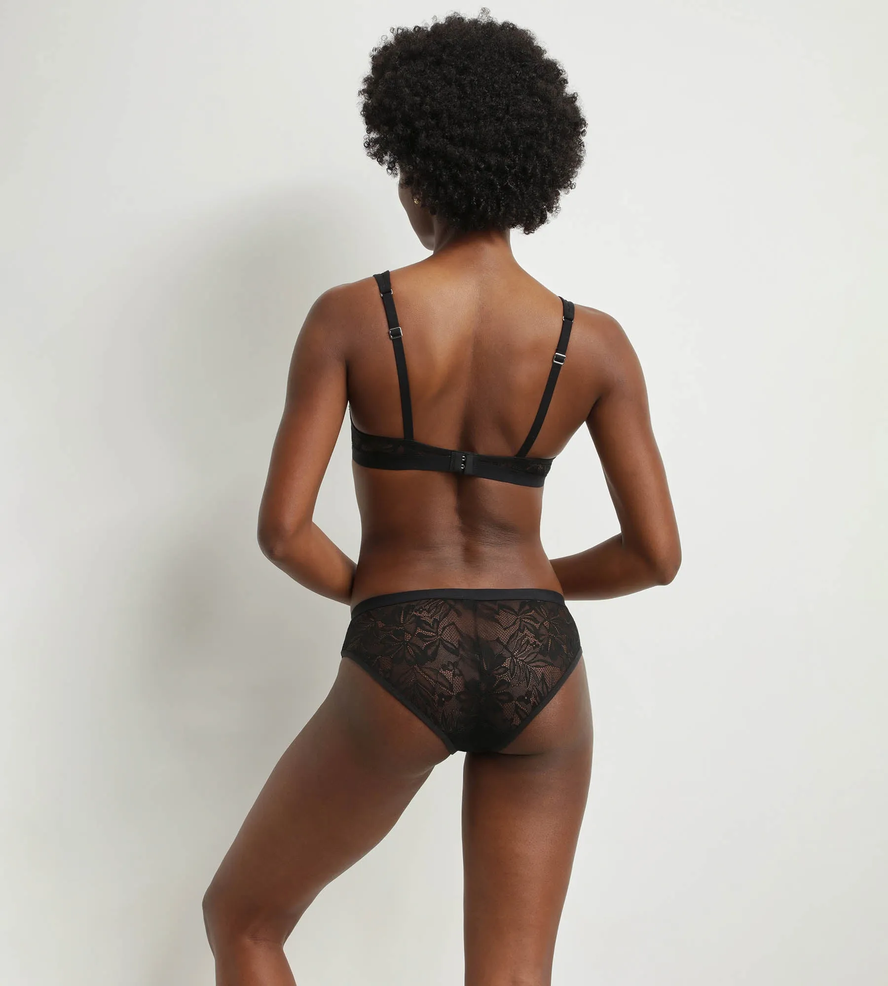 Black lace scarf bra with Mod foliage by Dim