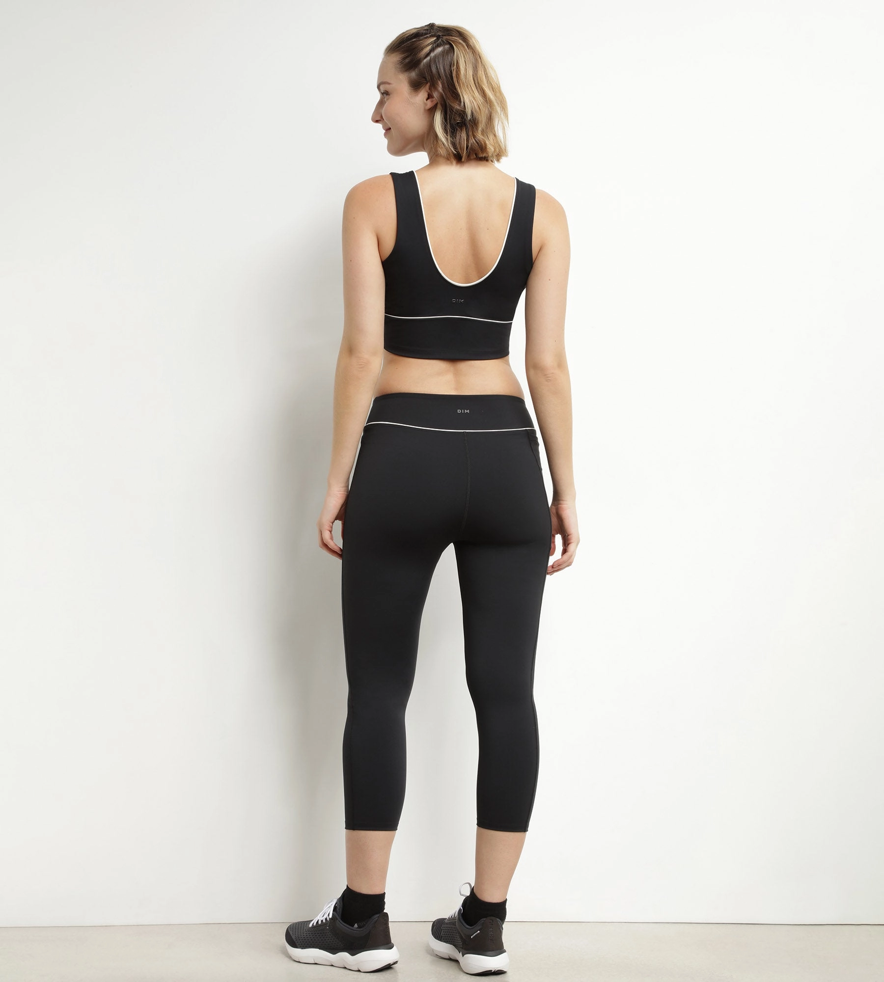 Brassière longue en microfibre sculptante noire Dim Move